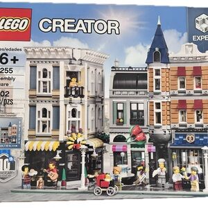 Lego Creator Expert Assembly Square Set - Multicolor